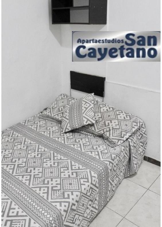 Apartaestudios San Cayetano Cali Bagian luar foto