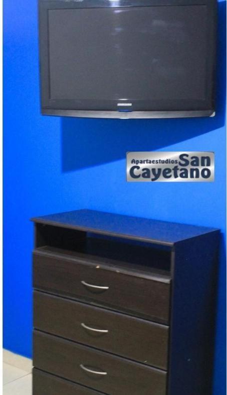 Apartaestudios San Cayetano Cali Bagian luar foto