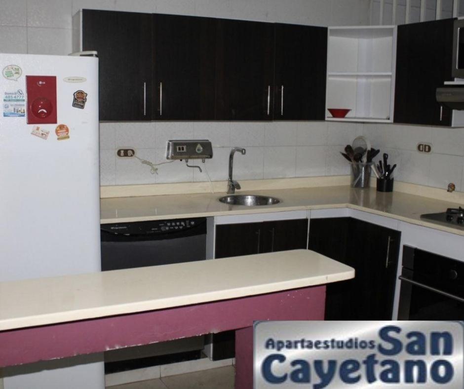 Apartaestudios San Cayetano Cali Bagian luar foto
