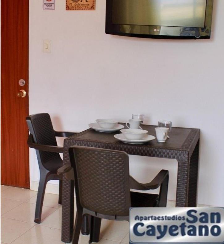 Apartaestudios San Cayetano Cali Bagian luar foto